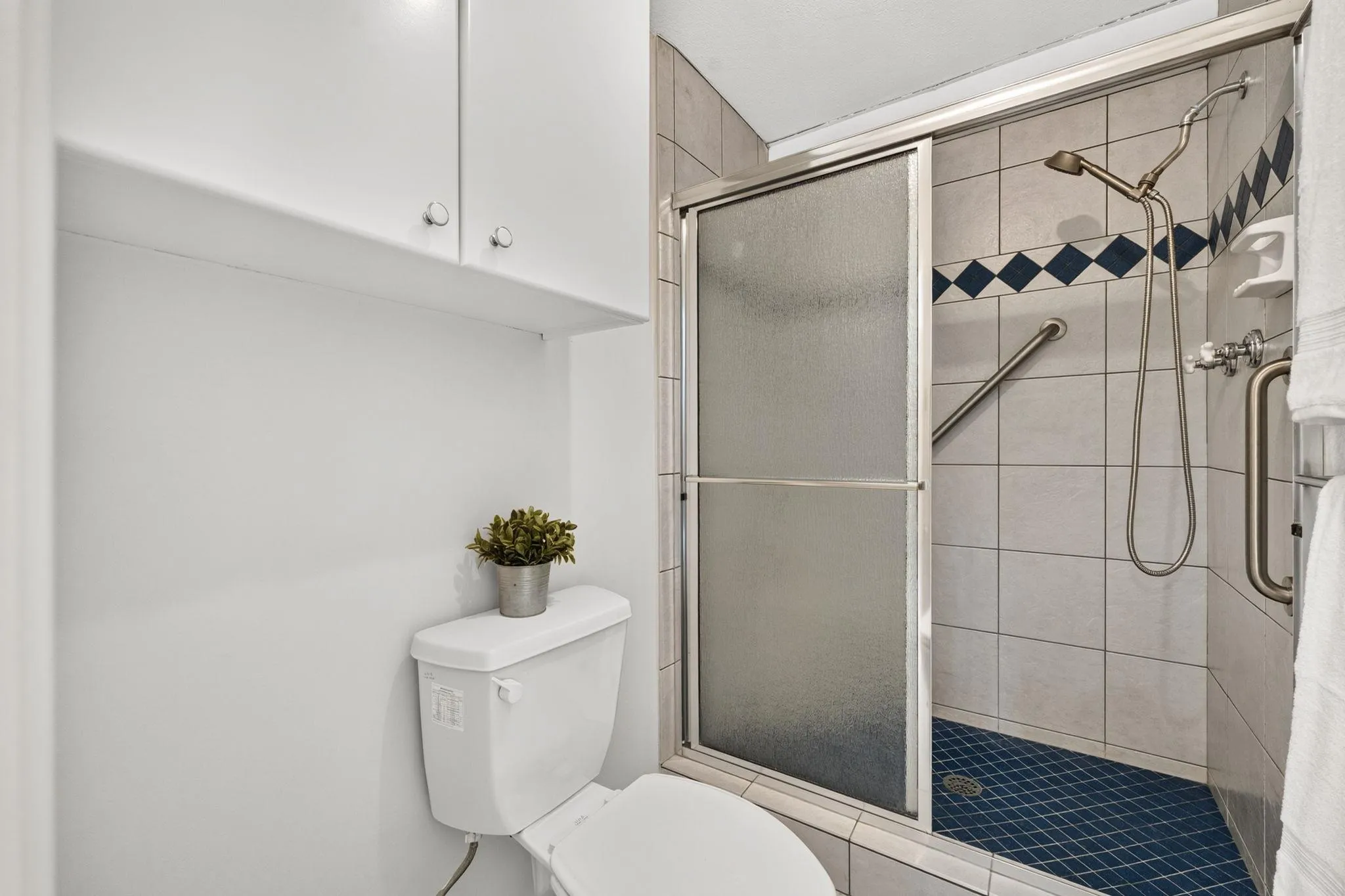 Photo 3 of 4159 STECK AVE #115