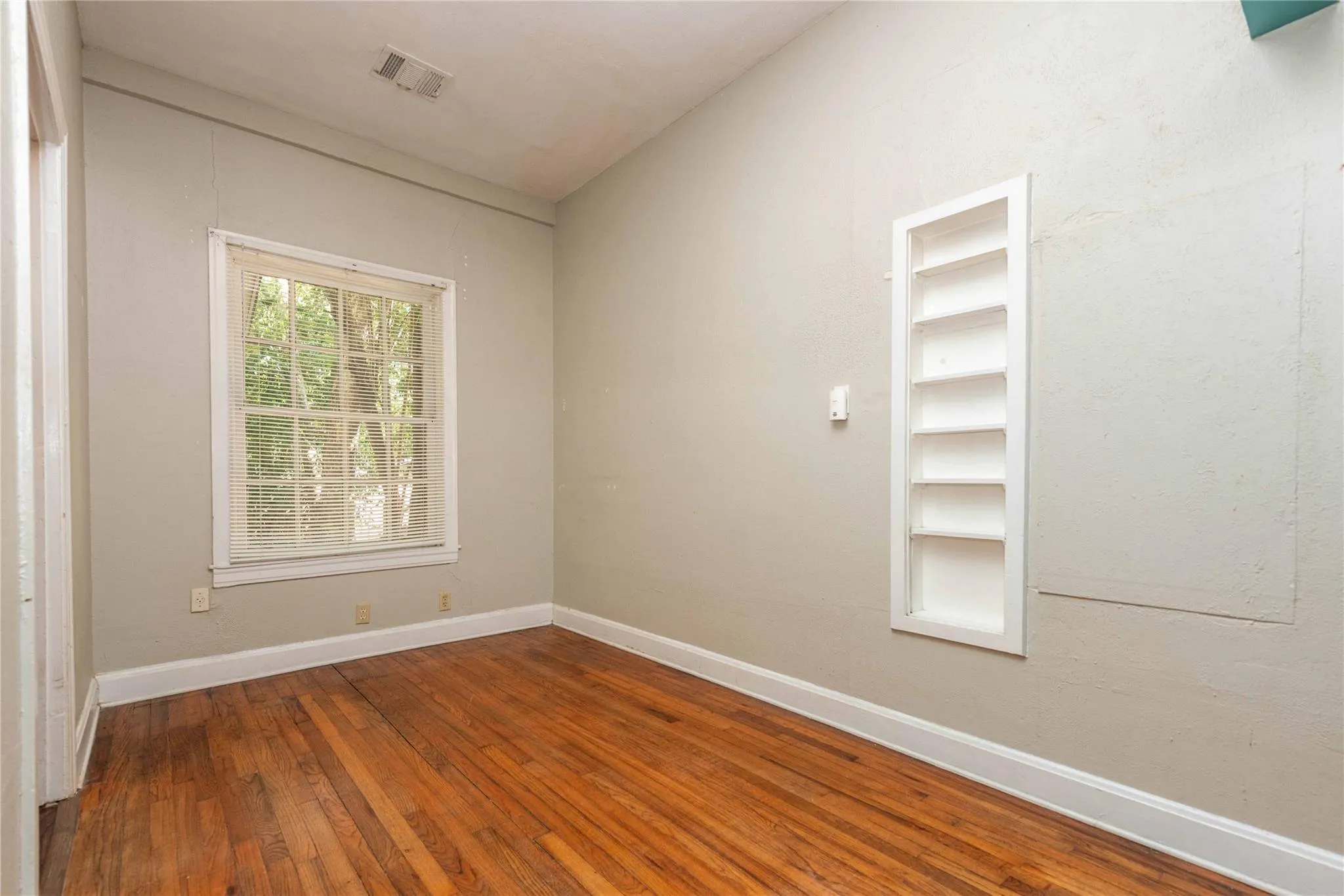 Photo 5 of 218 W 51ST STREET ST