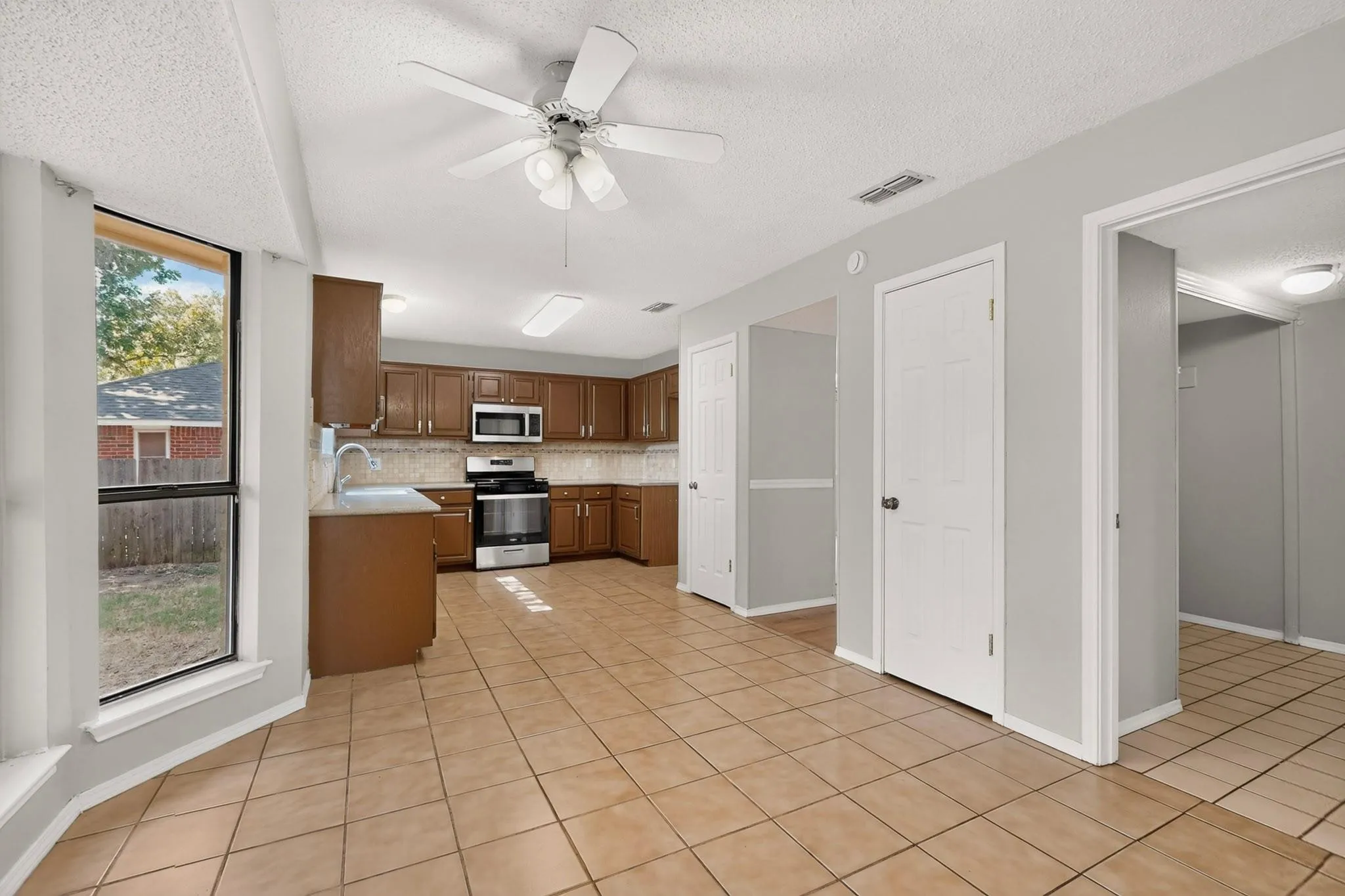 Photo 5 of 1219 BELL ROCK CIR