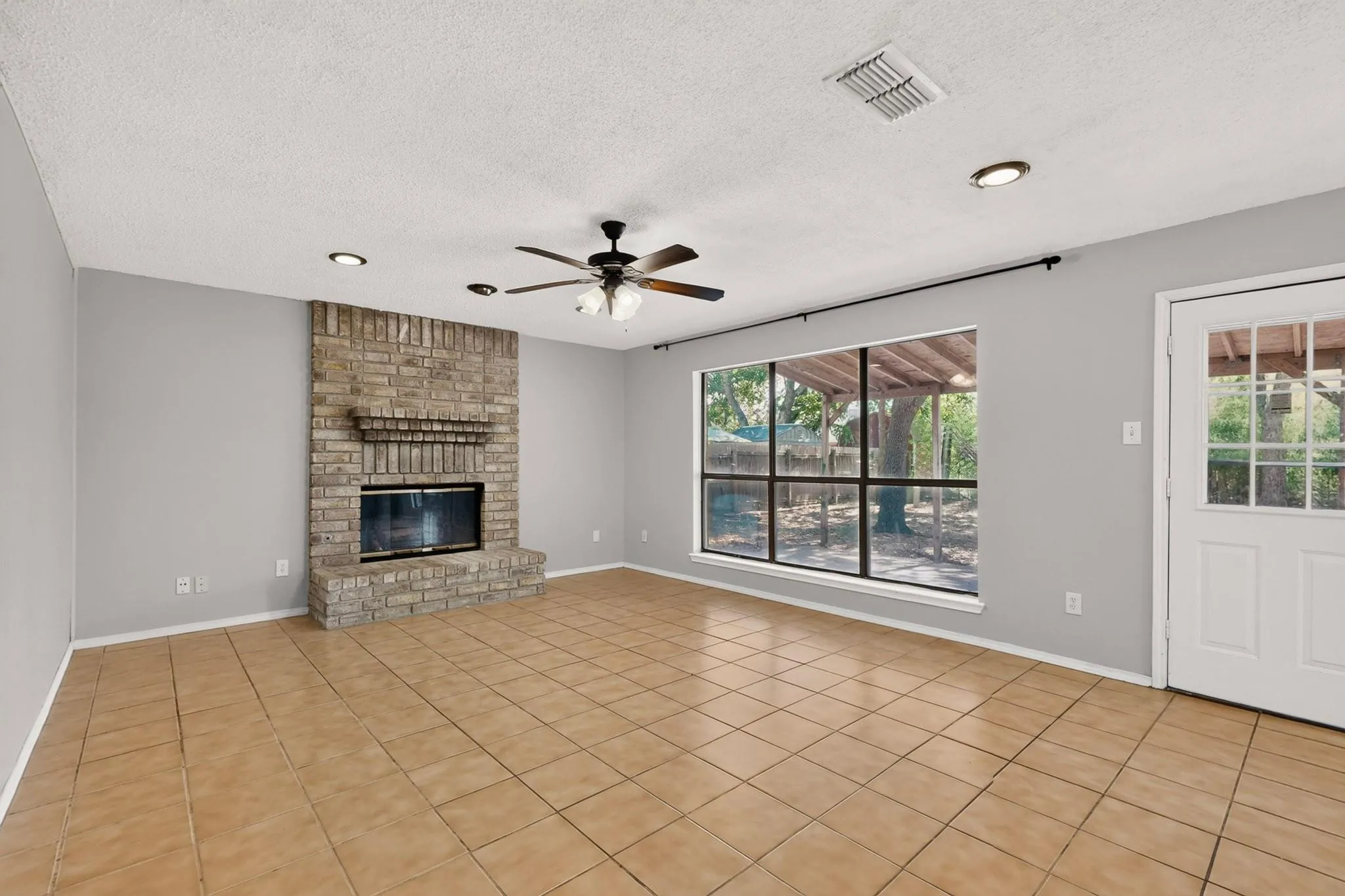 Photo 3 of 1219 BELL ROCK CIR