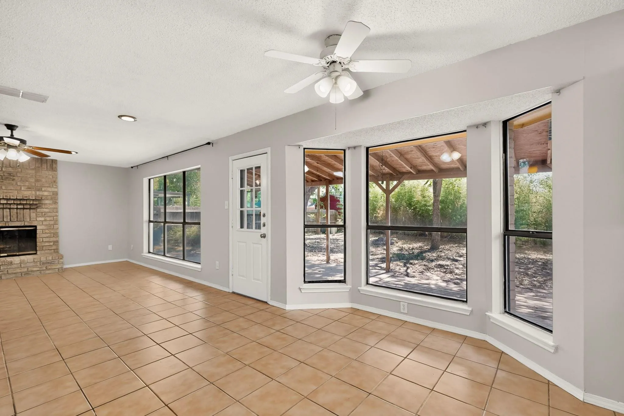 Photo 4 of 1219 BELL ROCK CIR