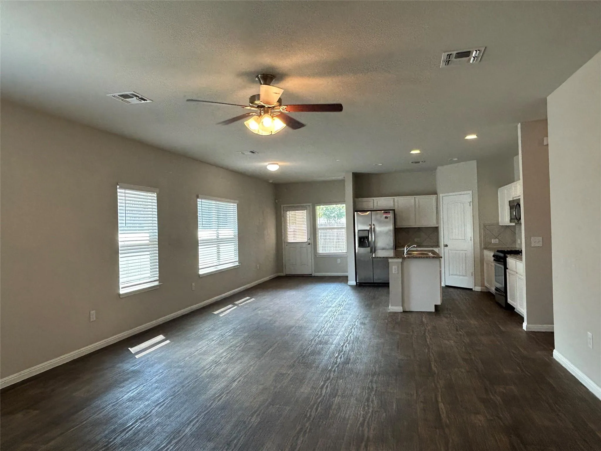 Photo 3 of 3501 BLAZEBY DR