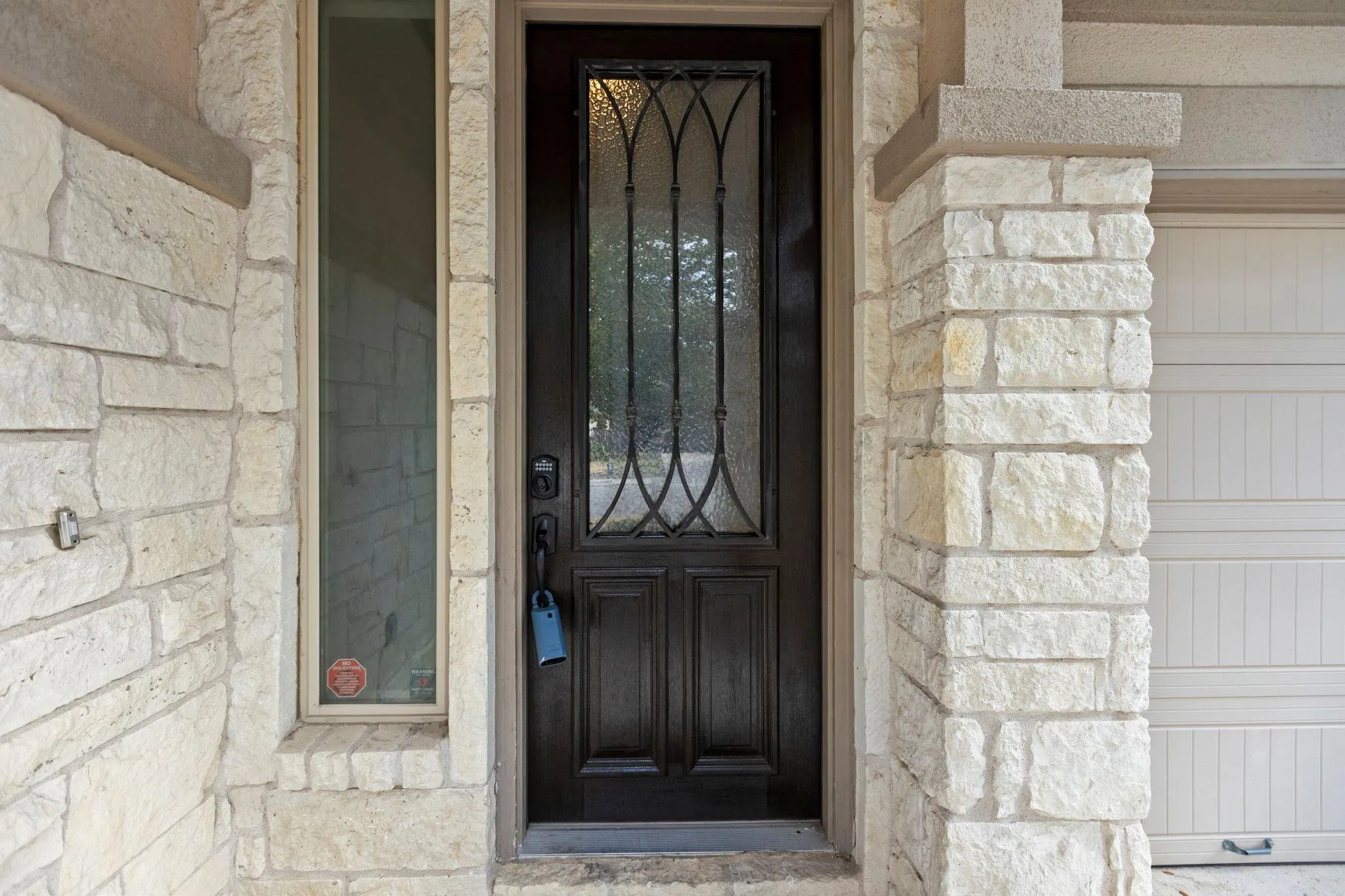 Photo 3 of 205 CHEROKEE ROSE CIR