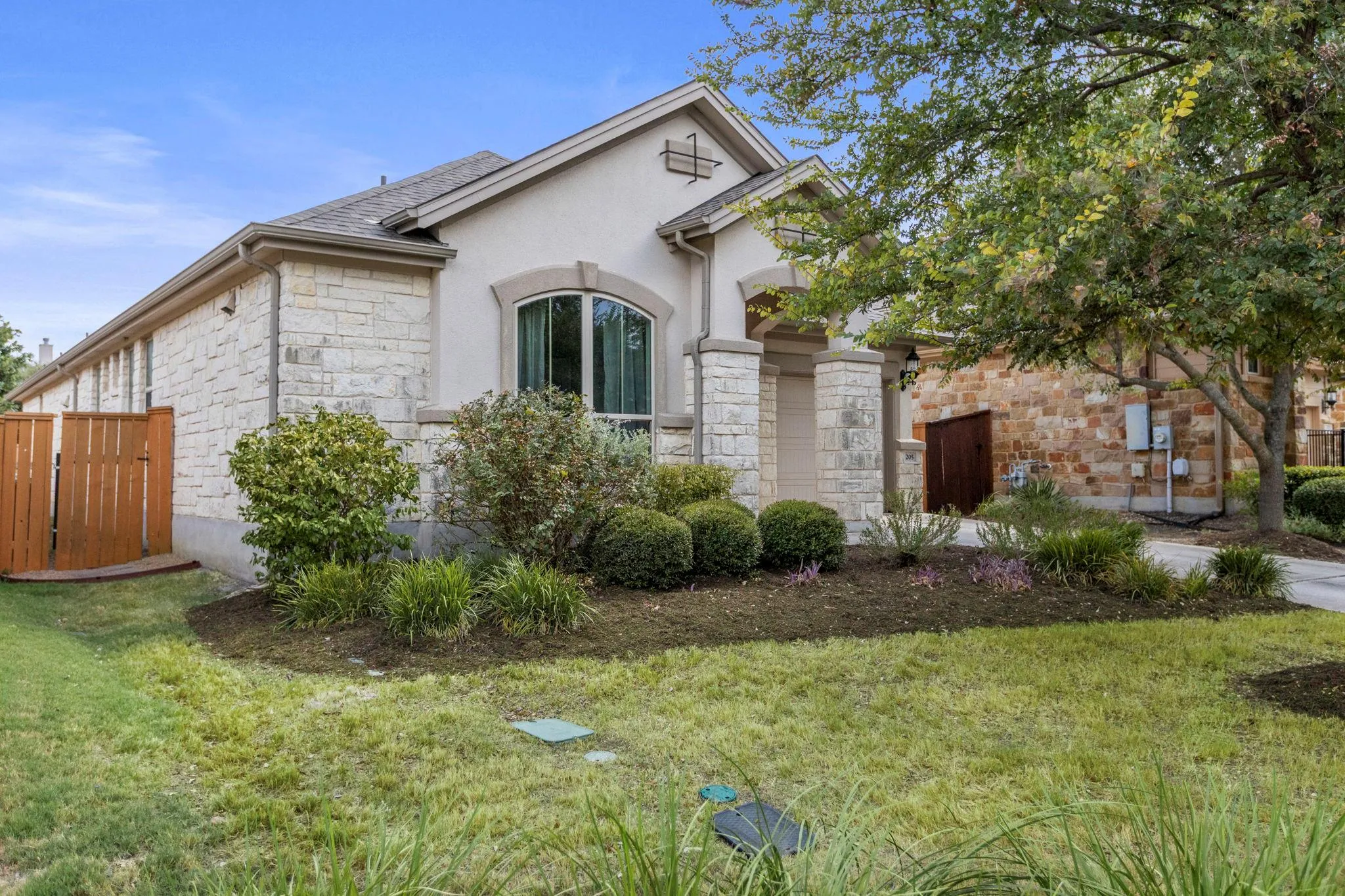 Photo 2 of 205 CHEROKEE ROSE CIR