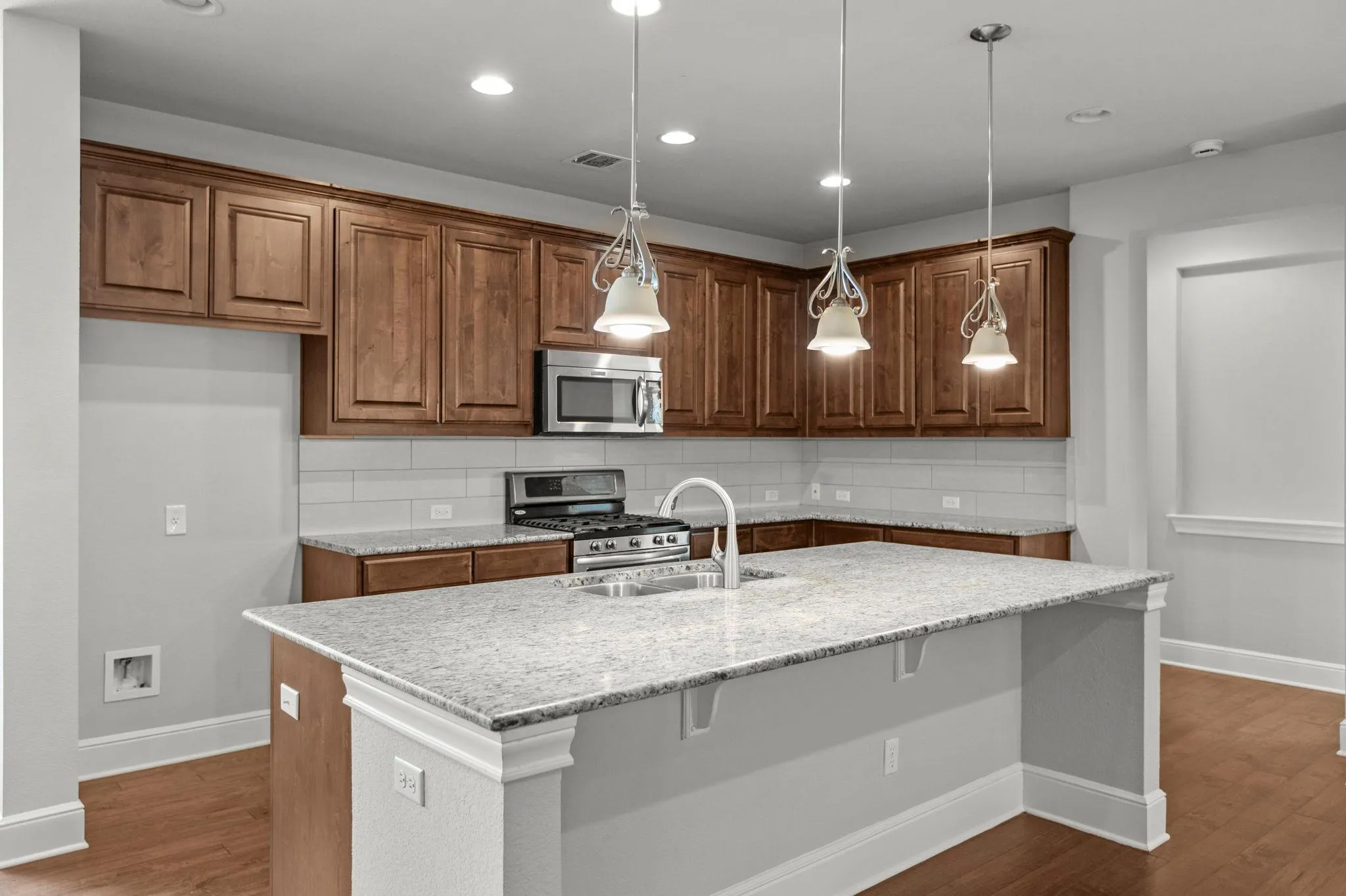 Photo 4 of 205 CHEROKEE ROSE CIR