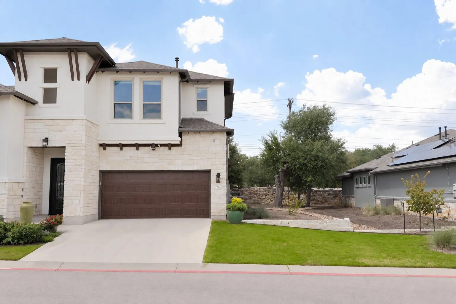 Photo 4 of 952 INDIAN HAWTHORNE DR #V