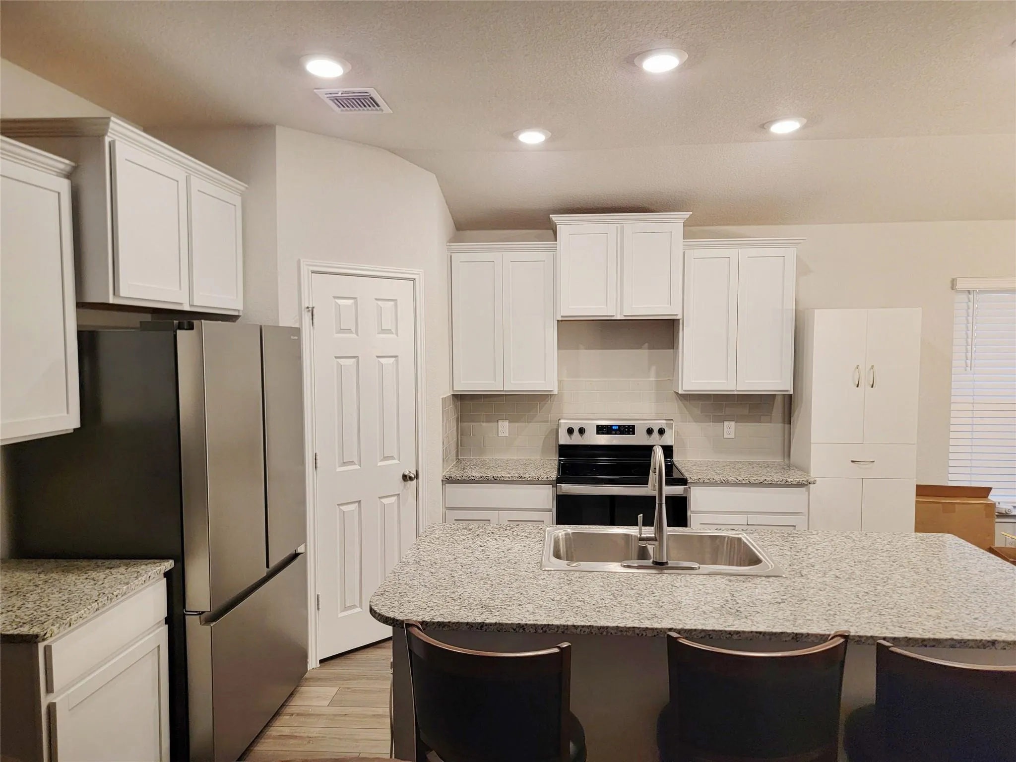 Photo 3 of 109 AKSTON CT
