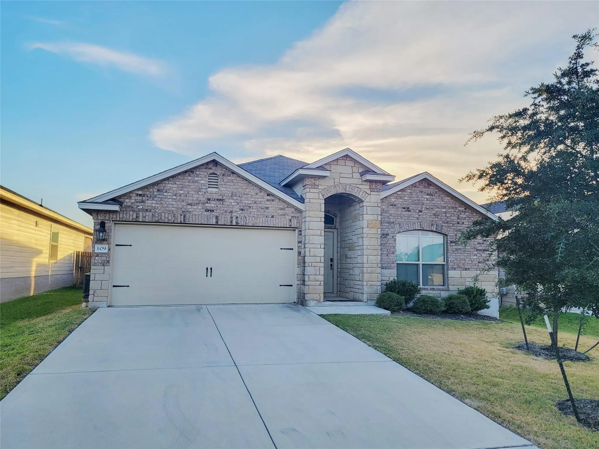 Photo of 109 AKSTON CT, Jarrell, TX, 76537