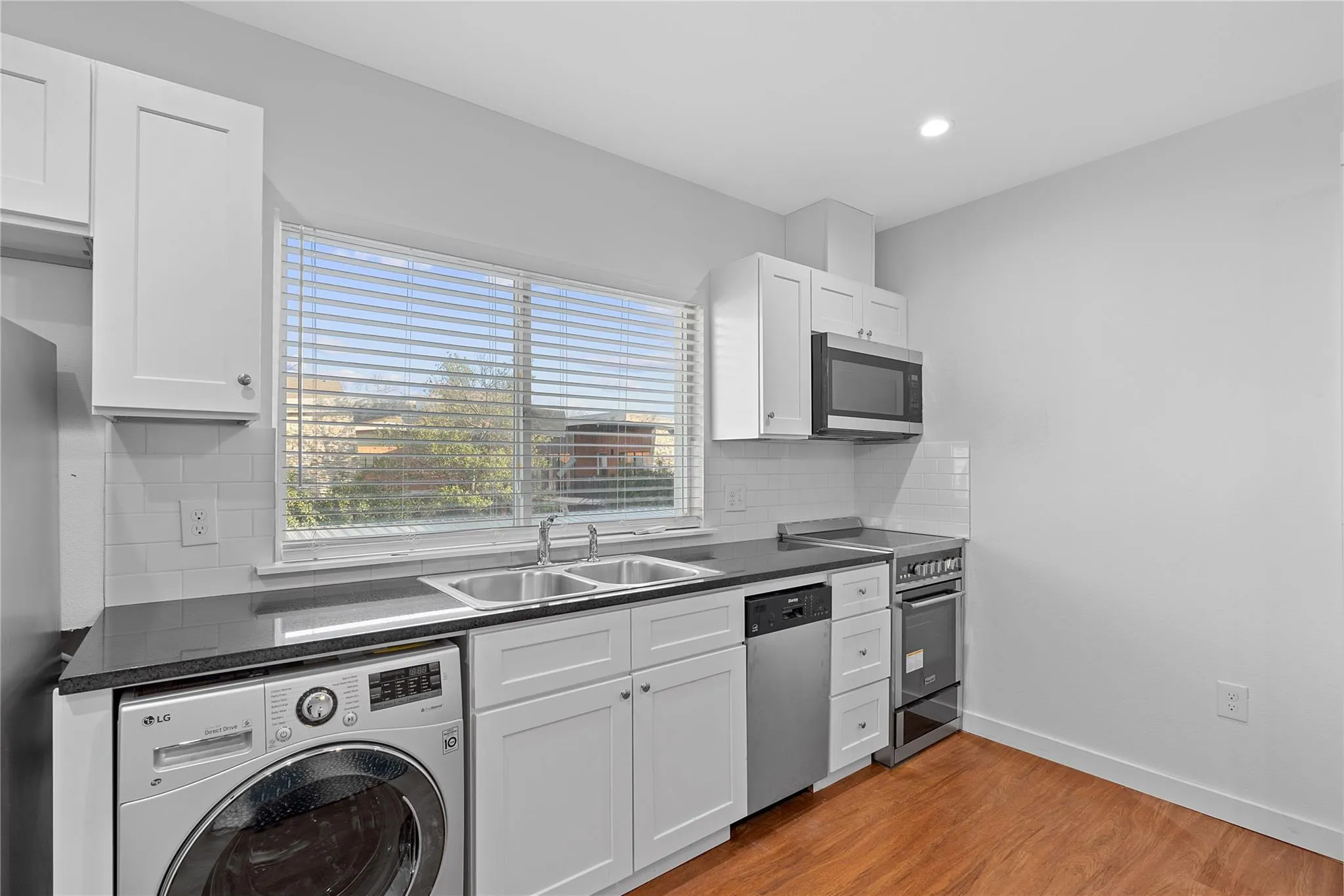 Photo 2 of 306 E 30 ST #202