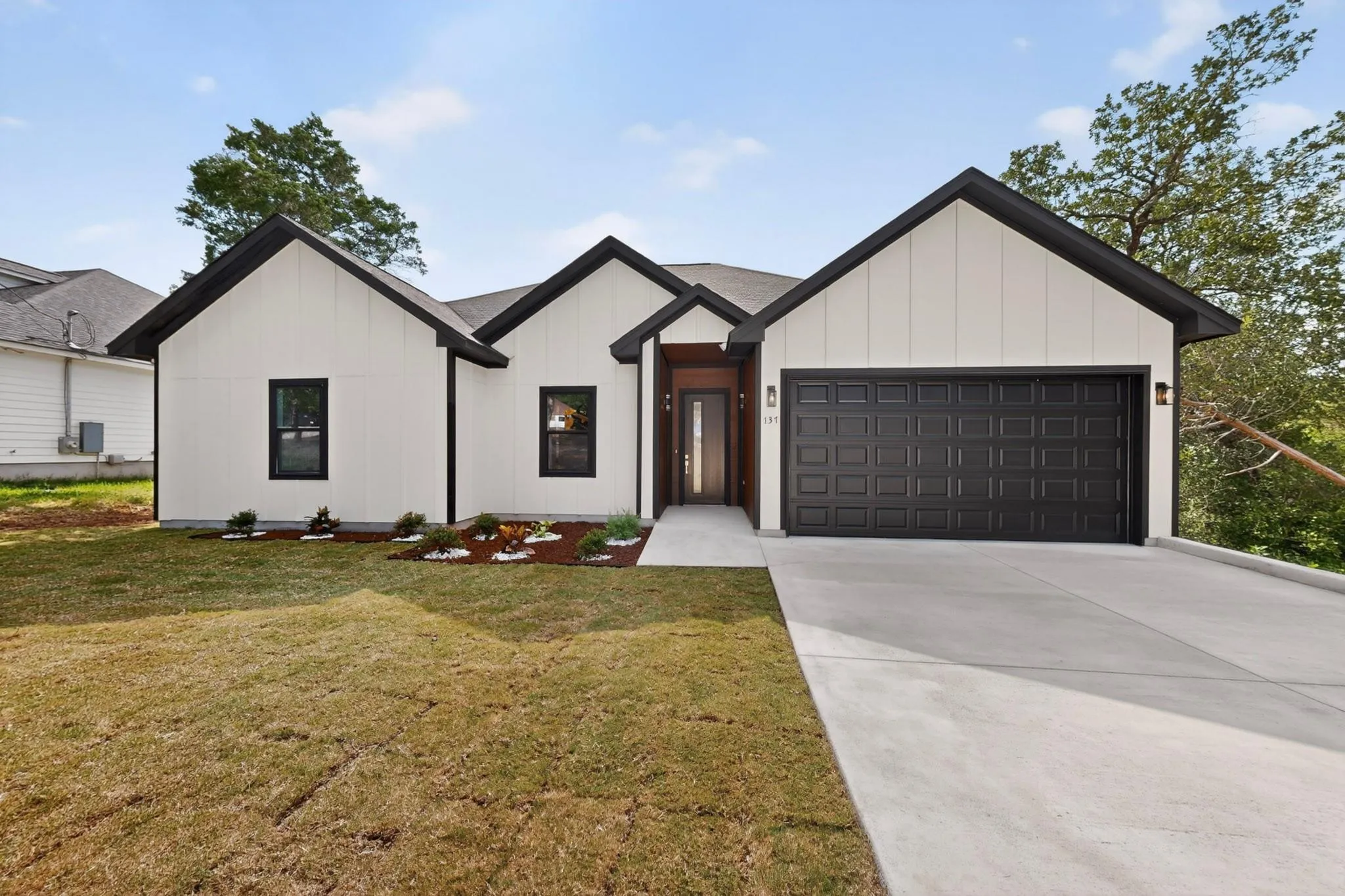 Photo 3 of 137 N POHAKEA DR