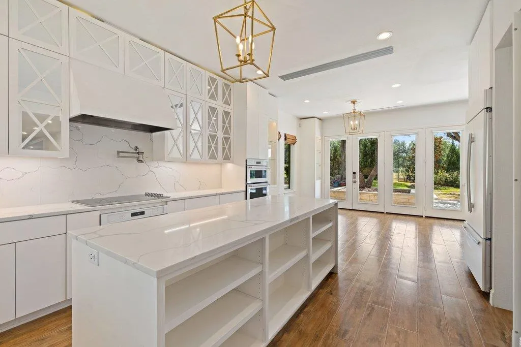 Photo 5 of 17 HEDGEBROOK WAY