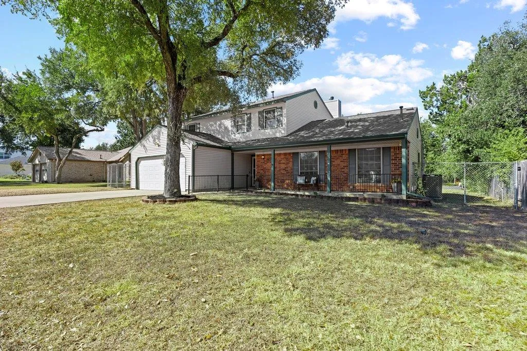Photo 5 of 1702 OAKRIDGE DR