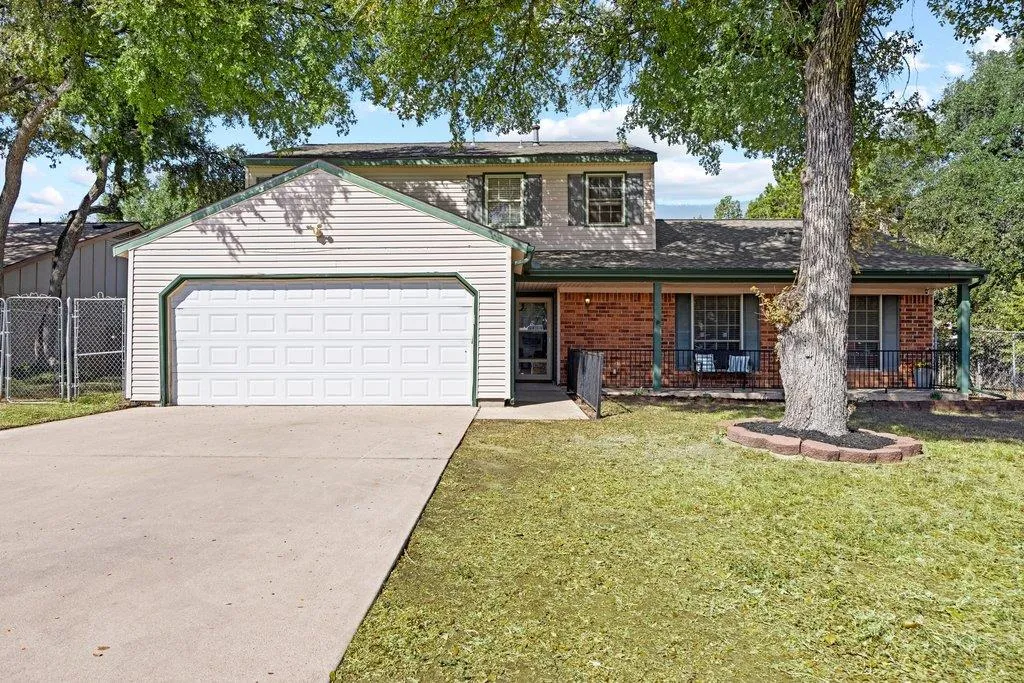 Photo 3 of 1702 OAKRIDGE DR