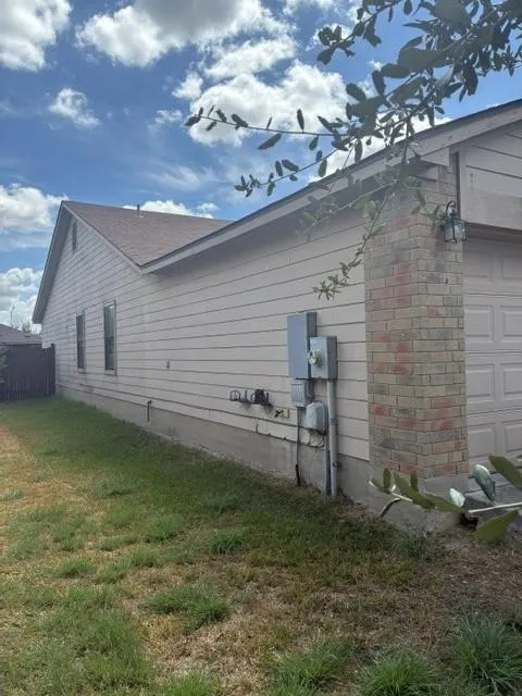 Photo 3 of 112 AZOLAR ST