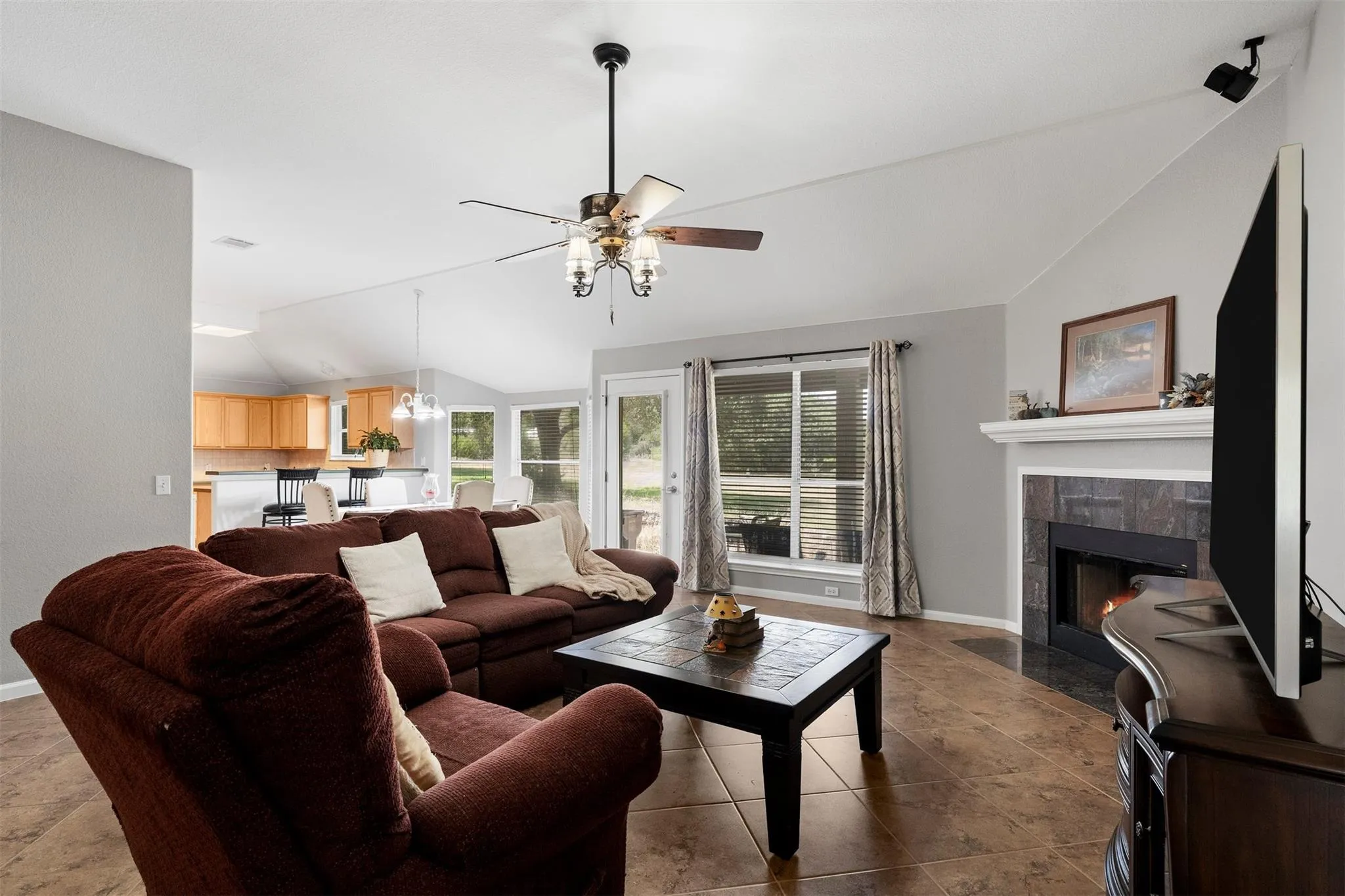 Photo 3 of 284 HONEYCOMB CIR