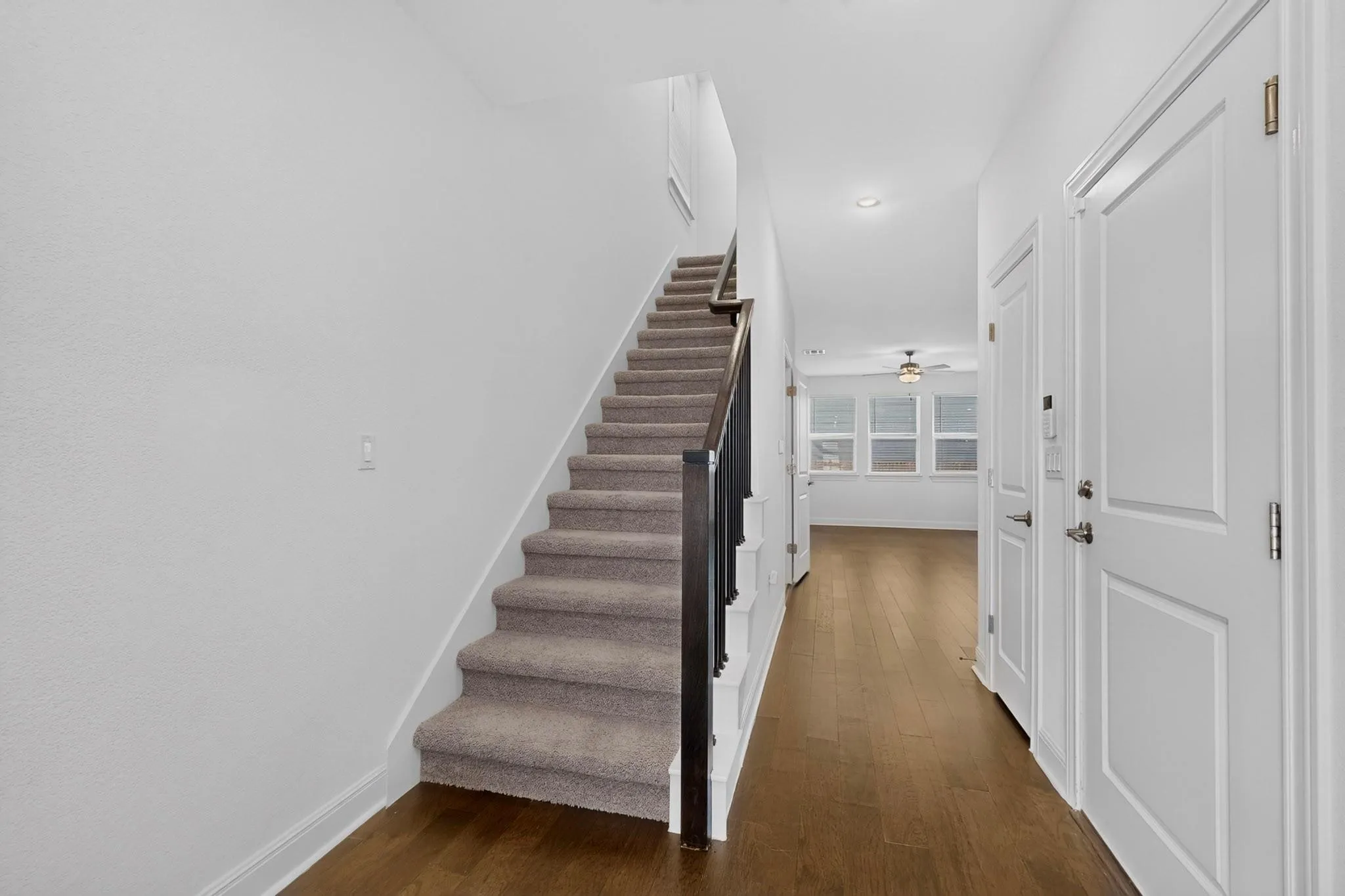 Photo 4 of 13623 LONG ISLAND DR