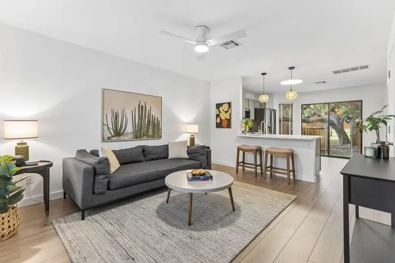 Photo 4 of 11901 SWEARINGEN DR #128
