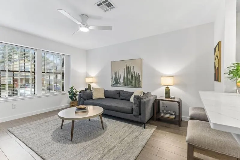 Photo 5 of 11901 SWEARINGEN DR #128