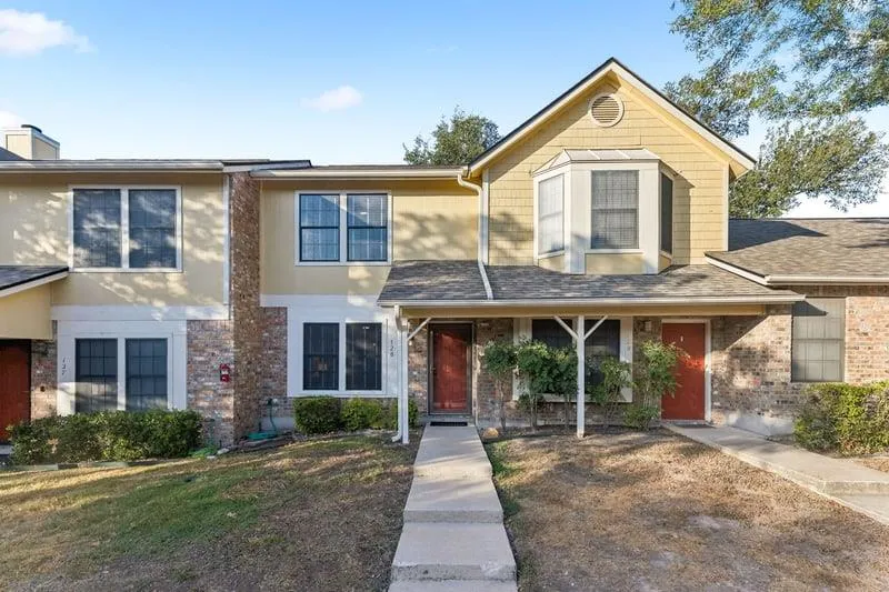 Photo 2 of 11901 SWEARINGEN DR #128