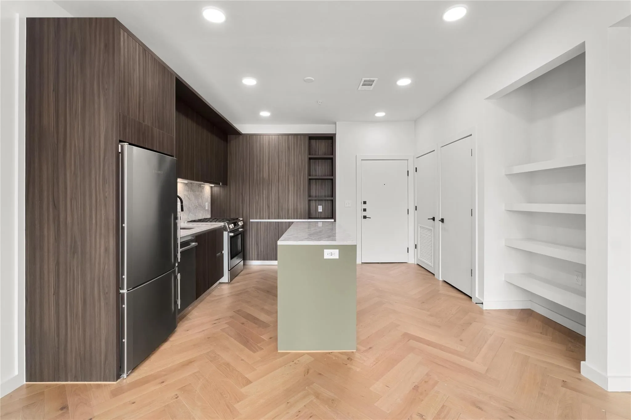 Photo 4 of 2209 S 1ST ST #311