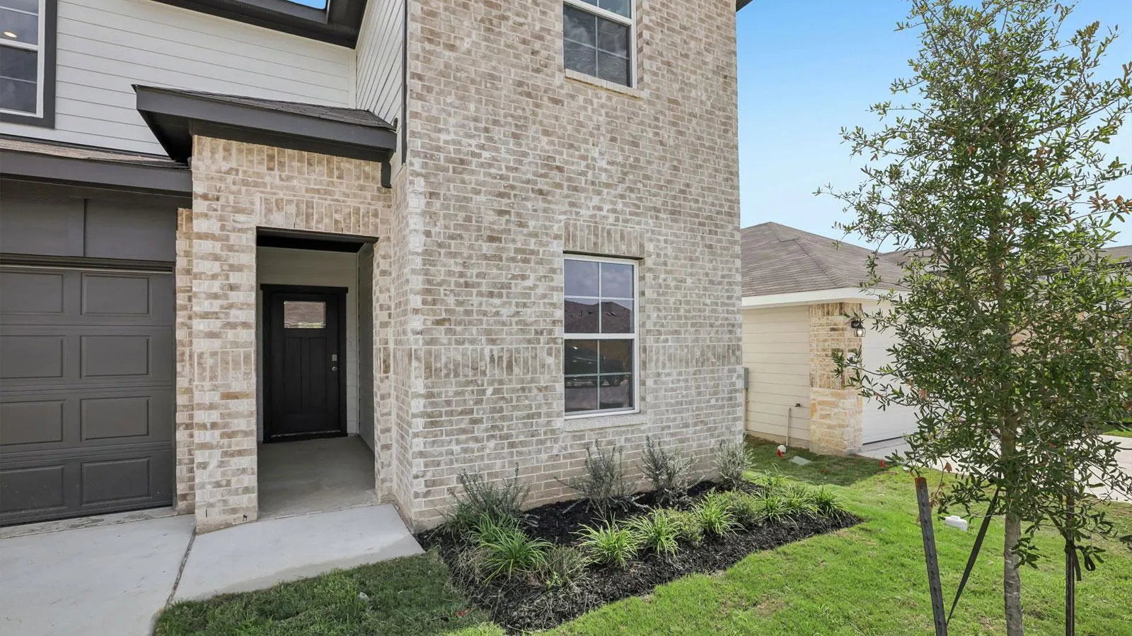 Photo 5 of 151 MUSTANG LAKE CIR