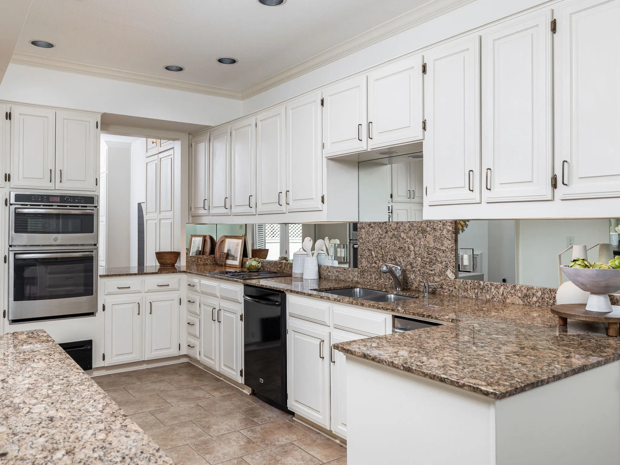 Photo 5 of 3111 WINDSOR RD #E
