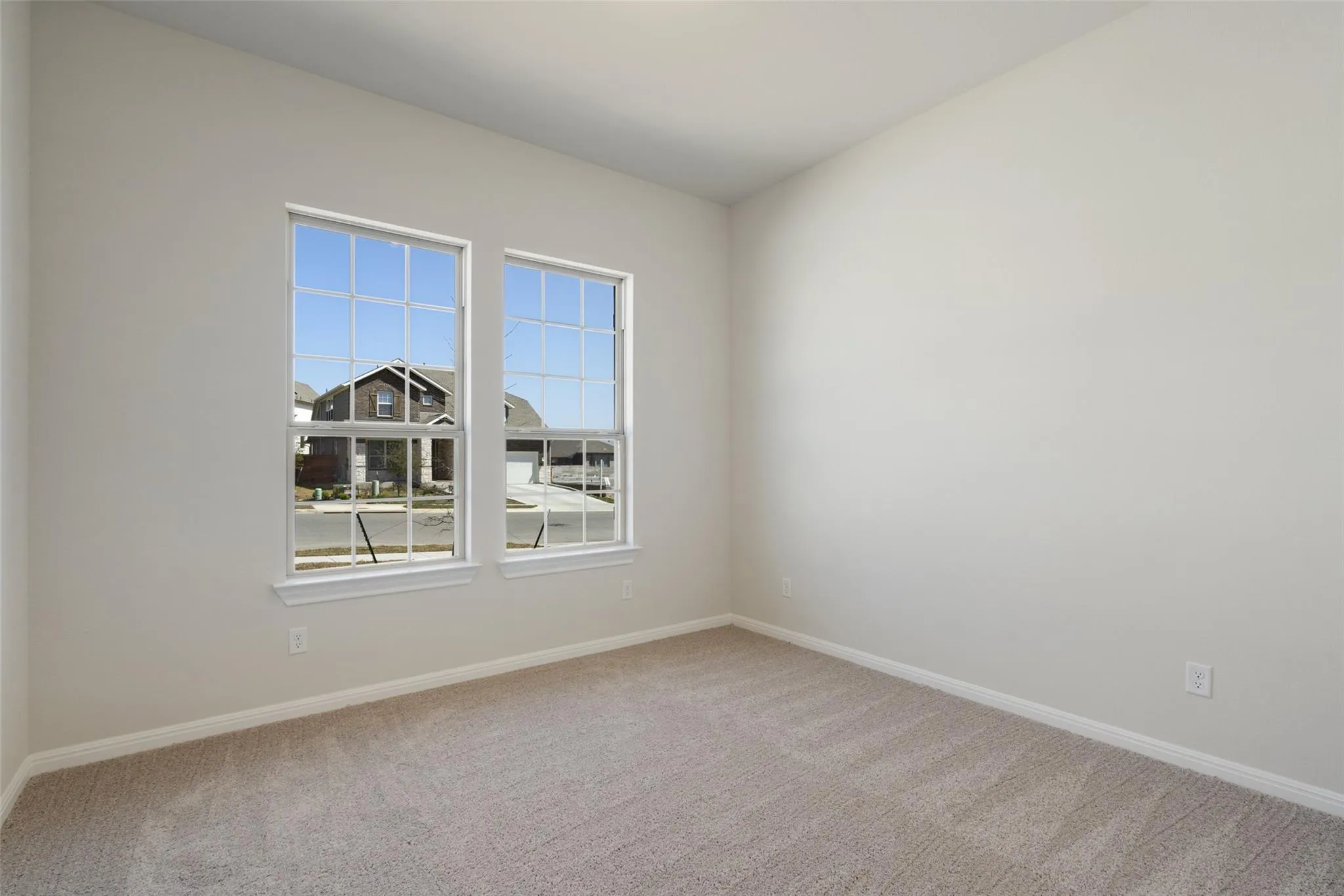 Photo 4 of 556 REDDING WAY