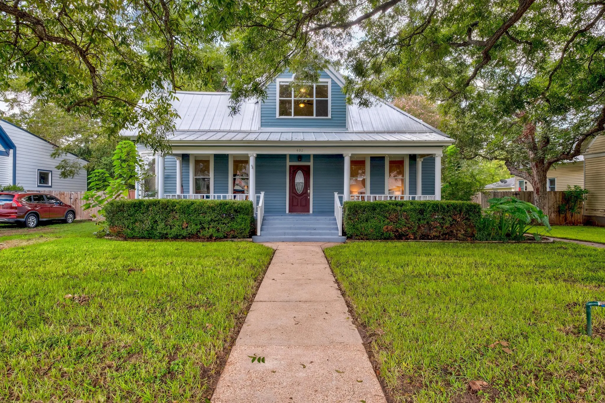 Photo of 402 HUDGINS ST, Smithville, TX, 78957