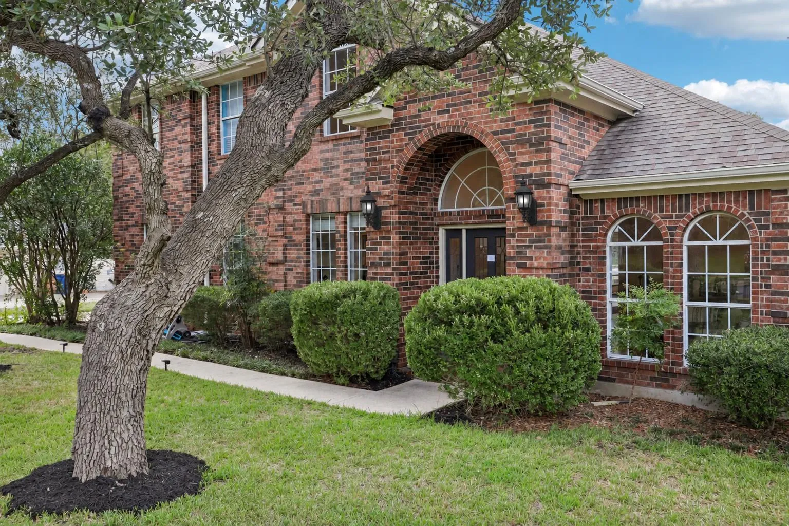 Photo 3 of 3915 IDALIA DR