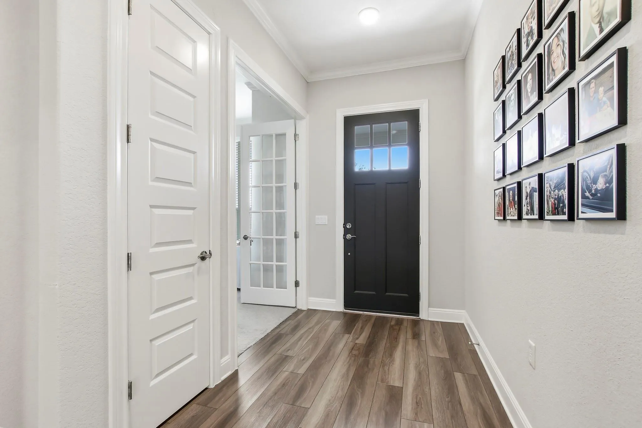 Photo 3 of 305 IRON RAIL LN