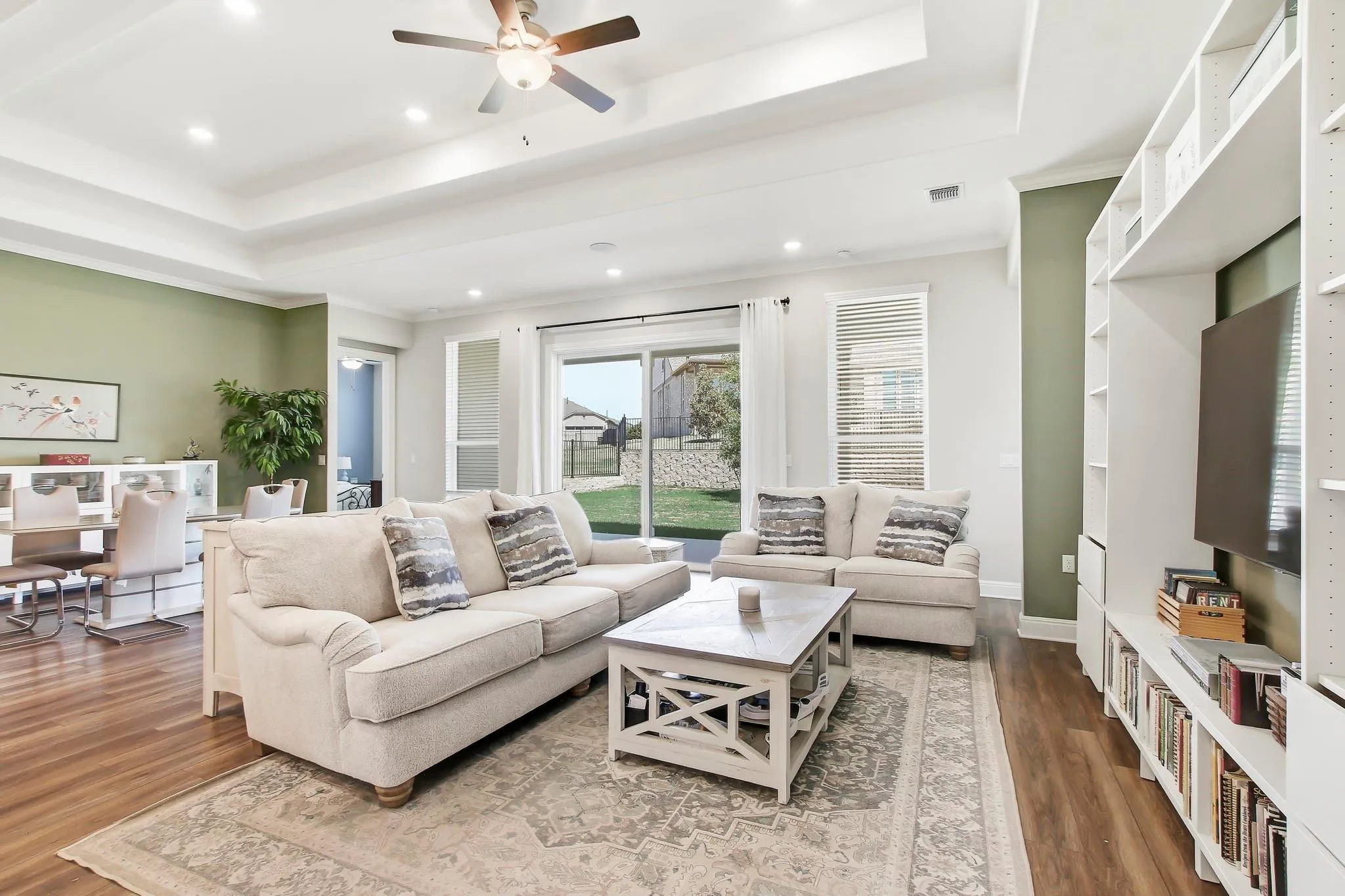 Photo 4 of 305 IRON RAIL LN