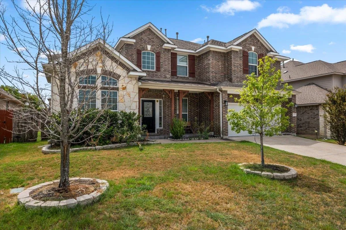 Photo 2 of 5851 PARMA ST