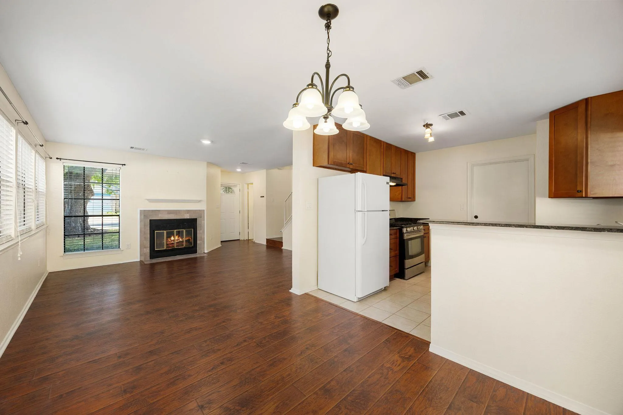 Photo 5 of 2409 DOWD LN