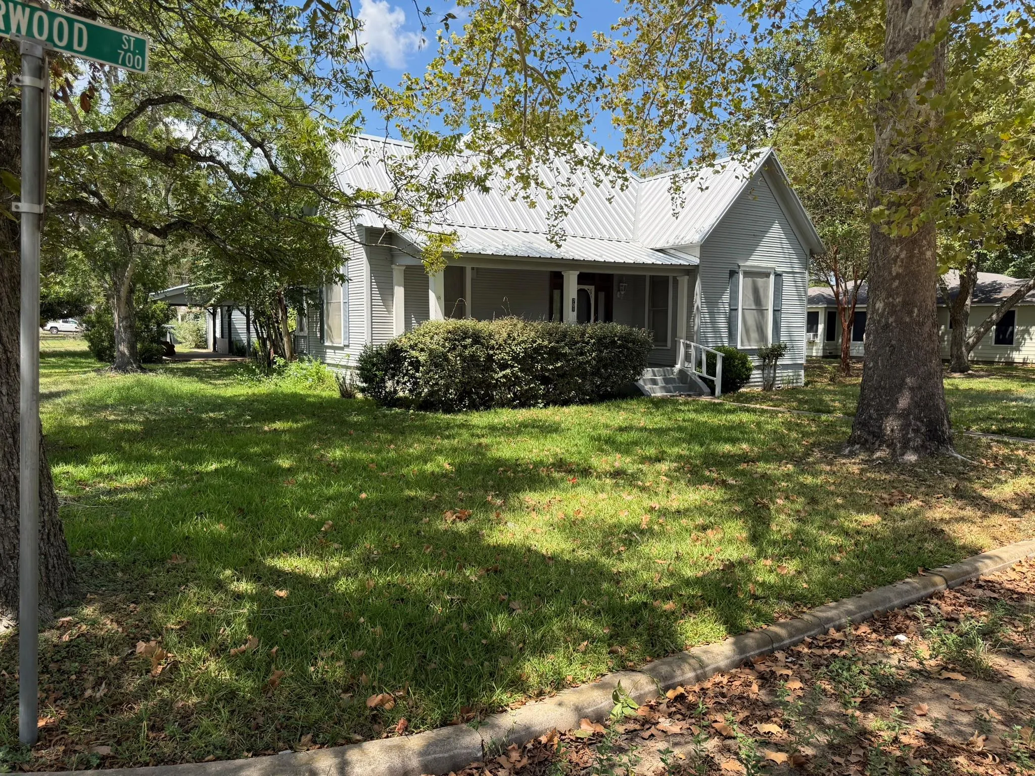 Photo 5 of 701 GARWOOD ST