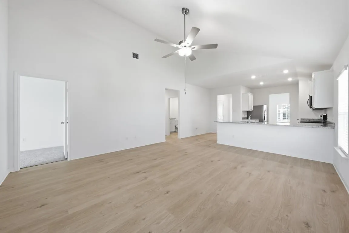 Photo 5 of 217 W LUNA BLUE LN