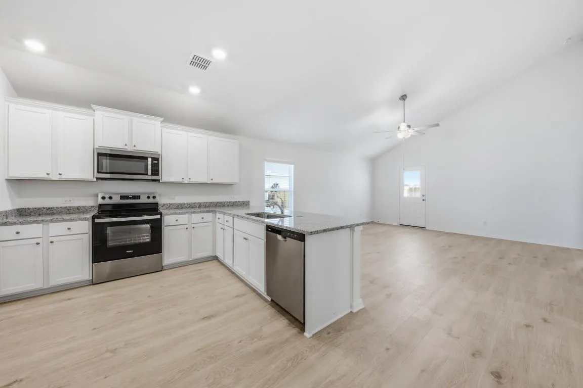 Photo 2 of 217 W LUNA BLUE LN