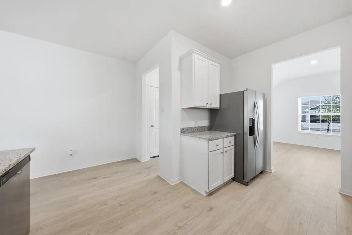 Photo 3 of 217 W LUNA BLUE LN