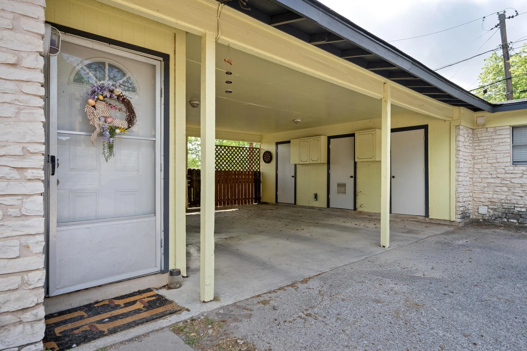 Photo 5 of 3313 S OAK DR