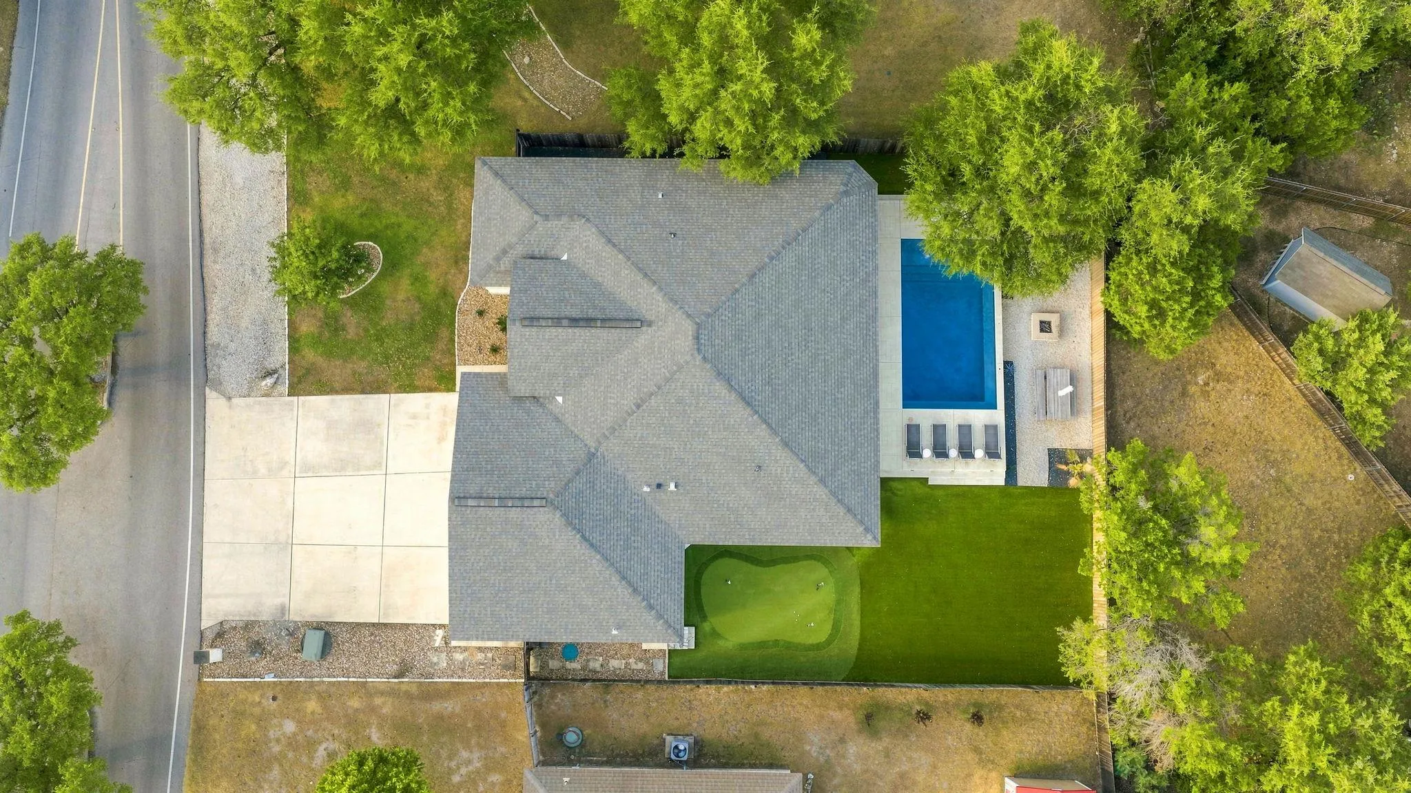 Photo 3 of 2111 AMERICAN DR