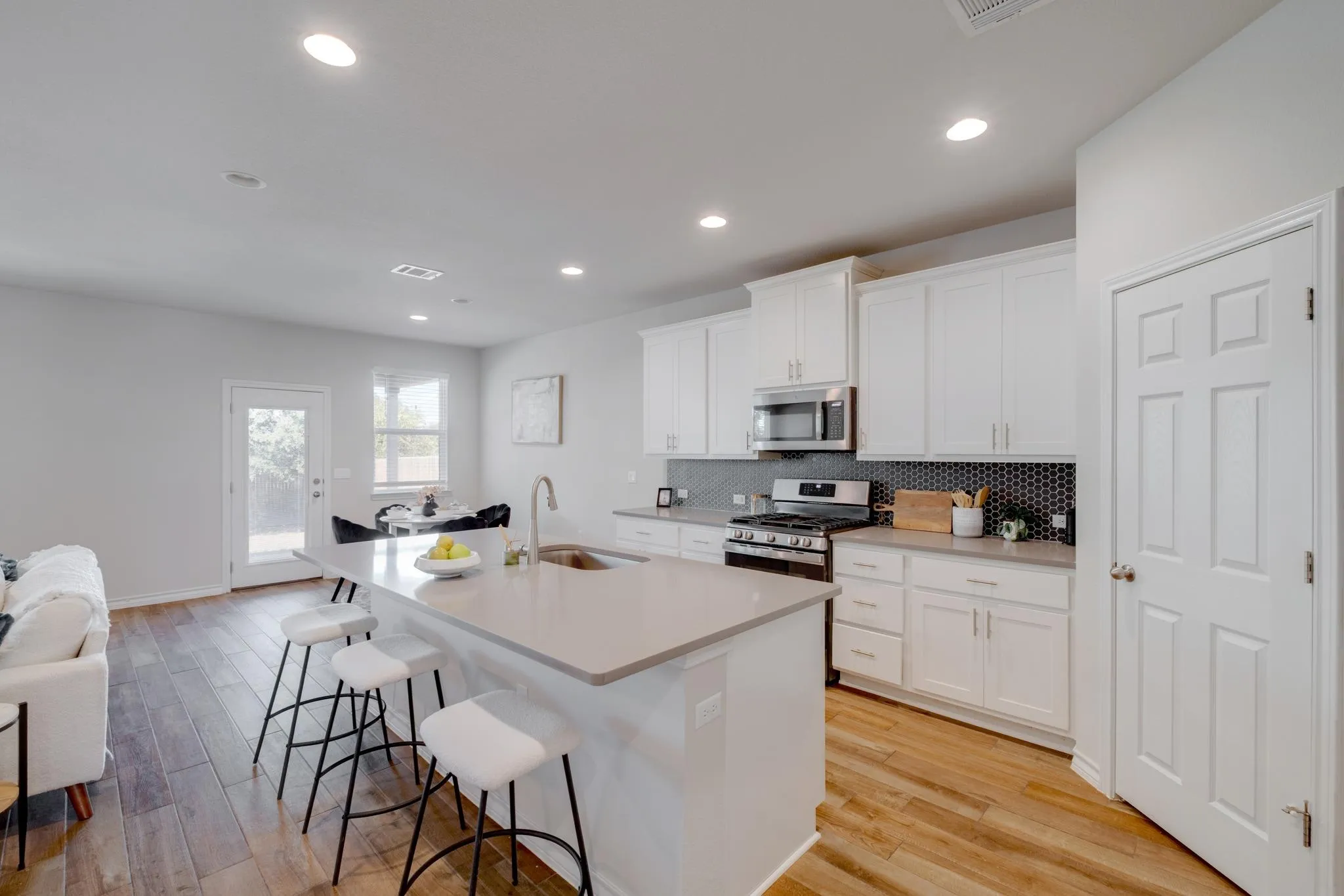 Photo 4 of 11920 SADDLE ROCK DR