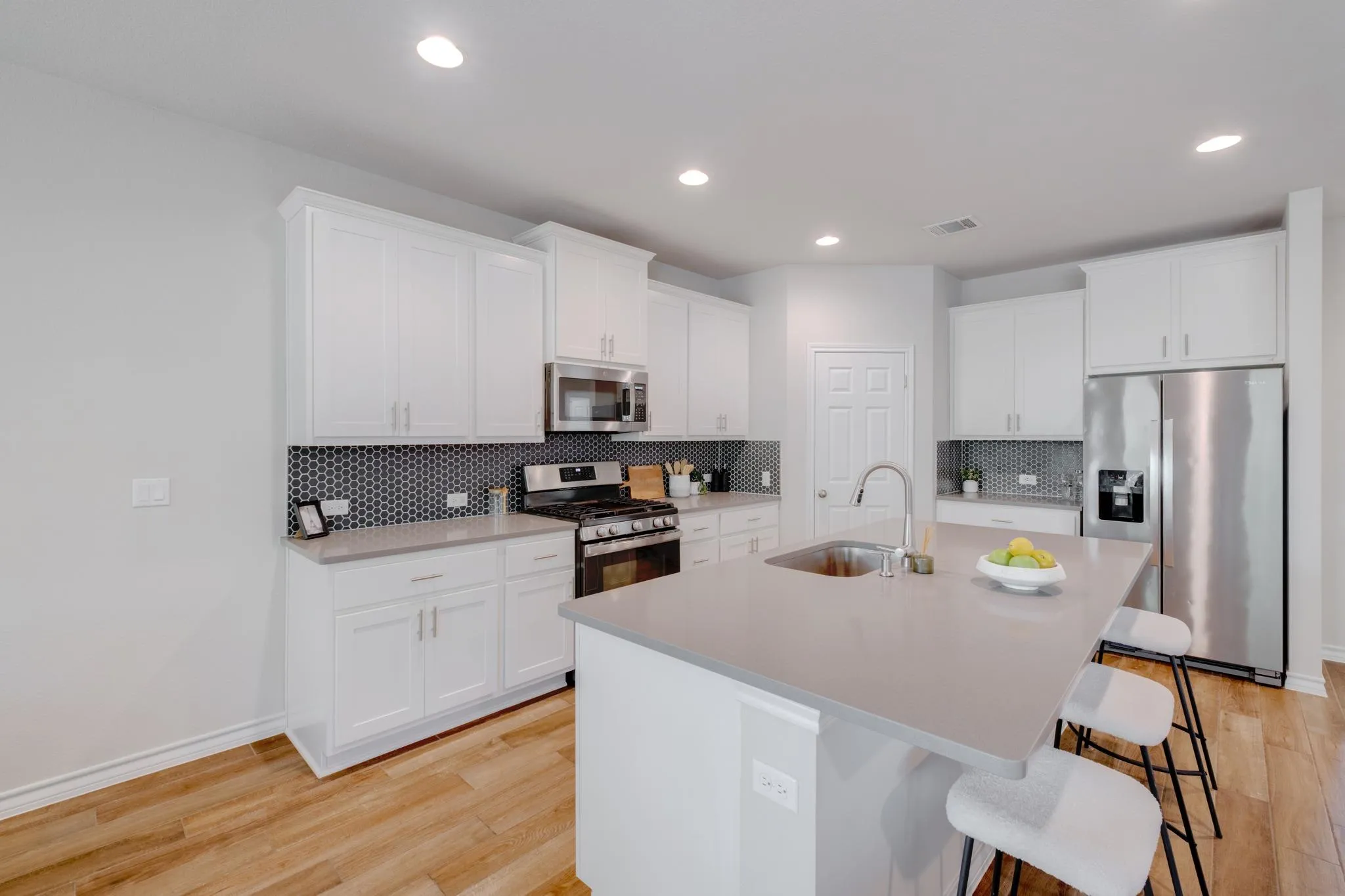 Photo 5 of 11920 SADDLE ROCK DR
