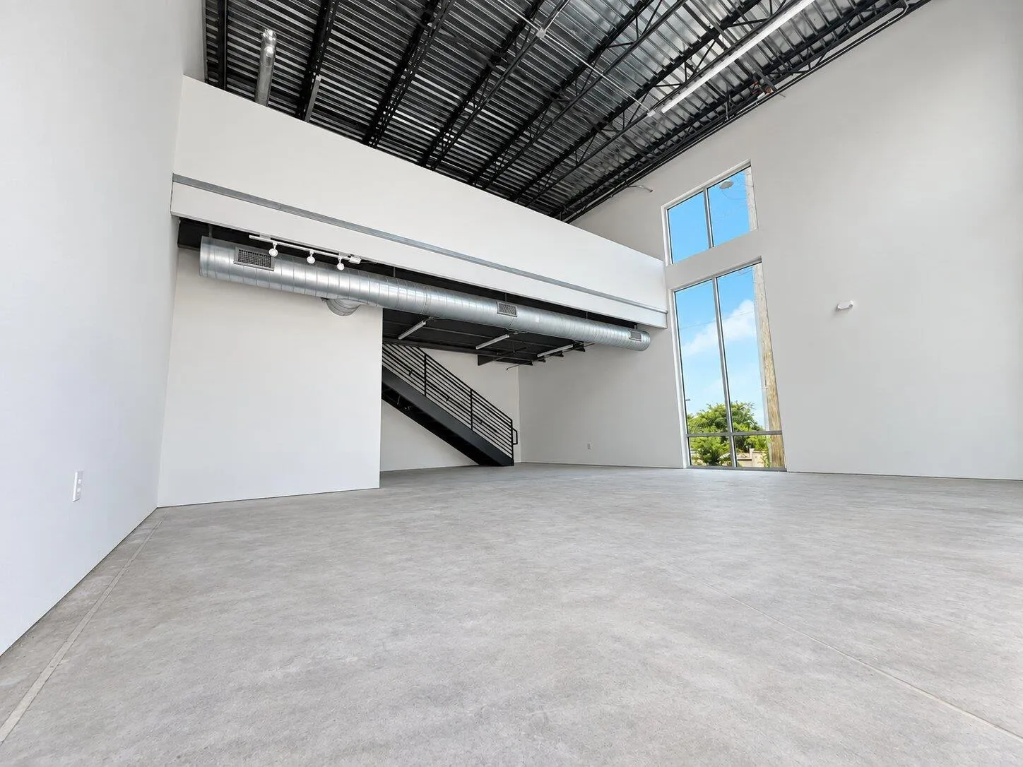 Photo 3 of 2512 W PECAN ST #290