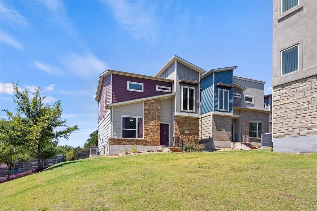 Photo of 2017 GENIVEIVE LN, Austin, TX, 78741