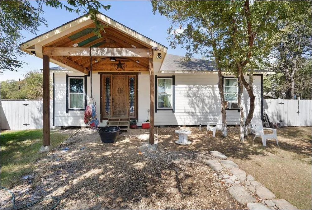 Photo of 104 PINK DAHLIA DR, Dale, TX, 78616
