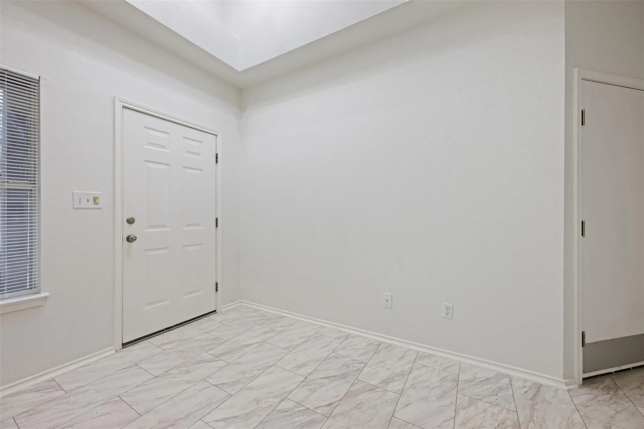 Photo 3 of 4501 WHISPERING VALLEY DR #31