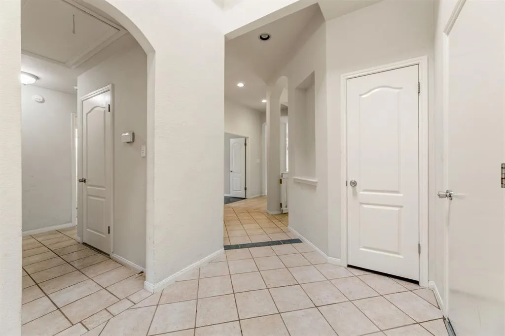 Photo 4 of 406 BELLAIRE OAKS DR