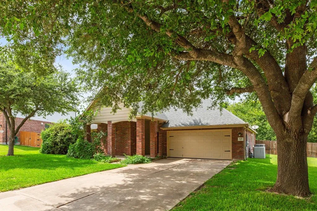 Photo 2 of 406 BELLAIRE OAKS DR