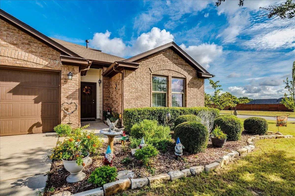 Photo of 172 MISTFLOWER LN, Kyle, TX, 78640