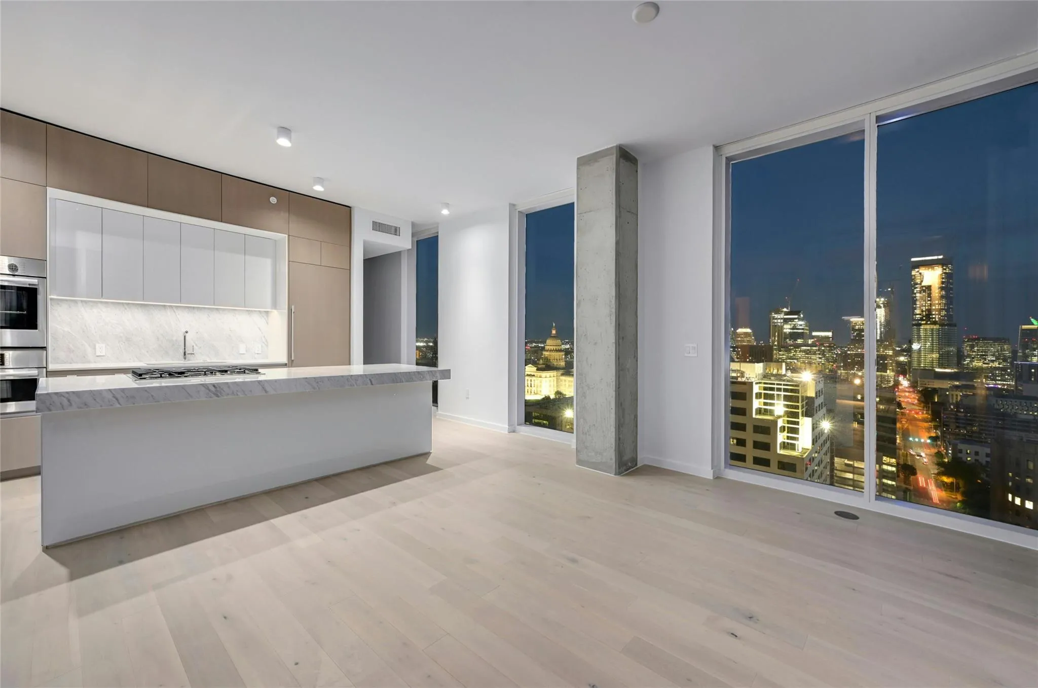 Photo 3 of 313 W 17TH ST #2305
