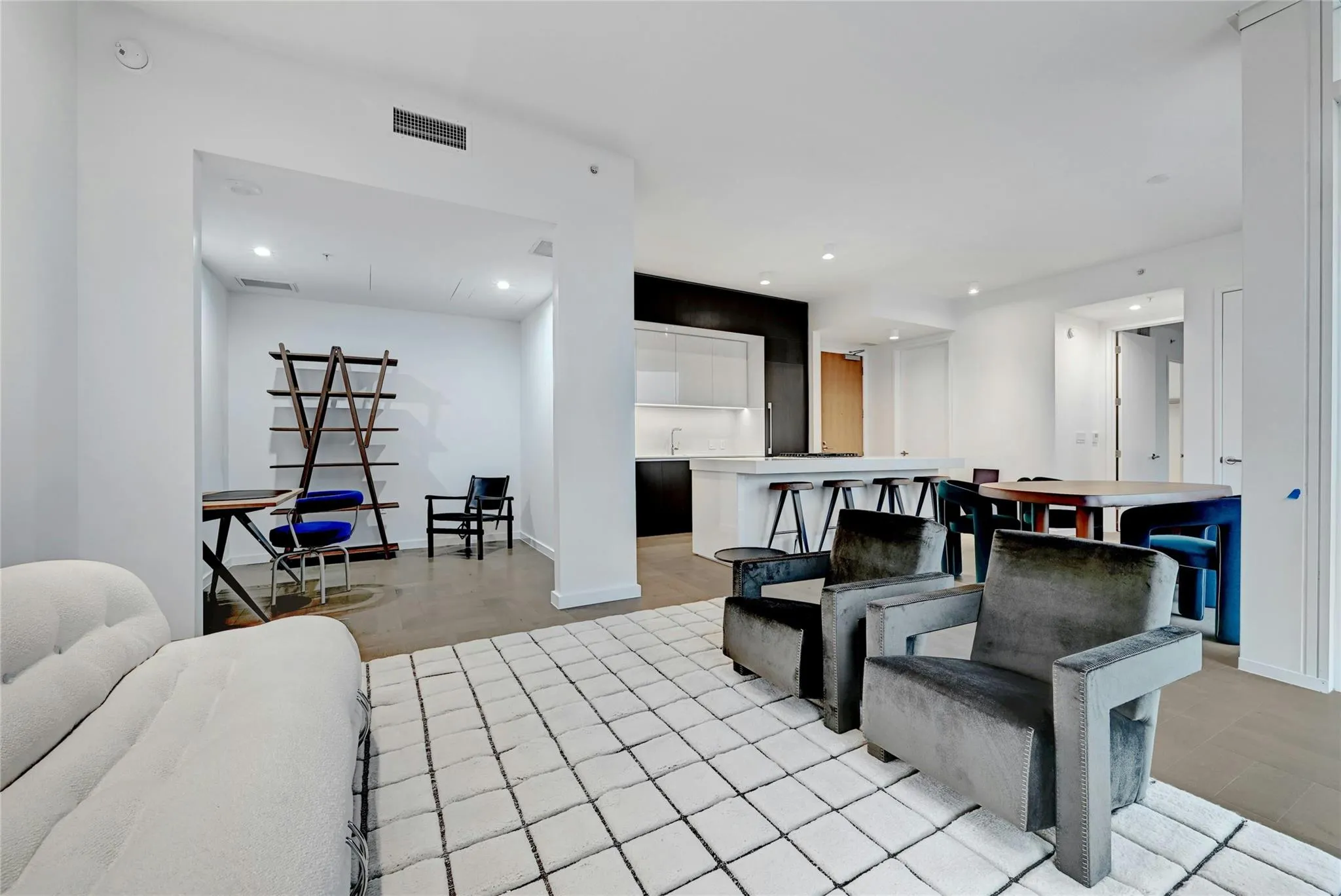 Photo 2 of 313 W 17TH ST #2406
